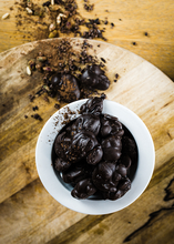 Cargar imagen en el visor de la galería, Piedras de Portomarín Ancano. Bombones de chocolate negro 300gr